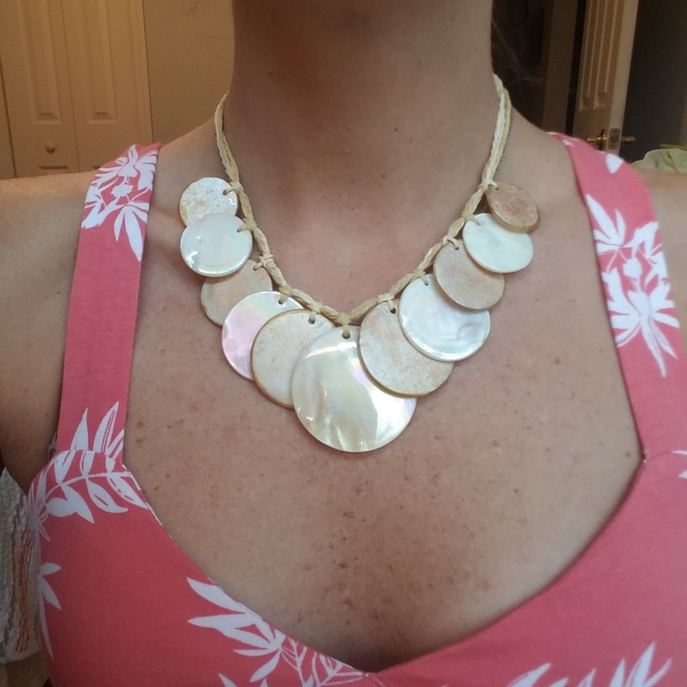 Shell necklace - Picture 3 of 3